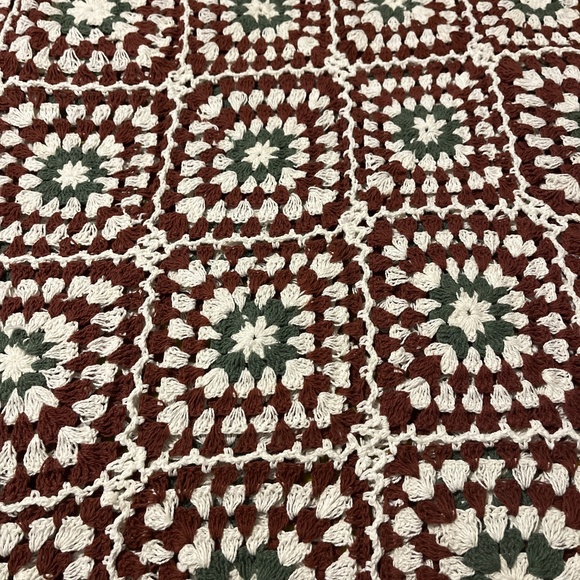 Shabby Chic Cotton Crocheted Flowers Throw/Blanket - Picture 4 of 5